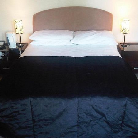 סבנאוקס The Moorings Hotel חדר תמונה